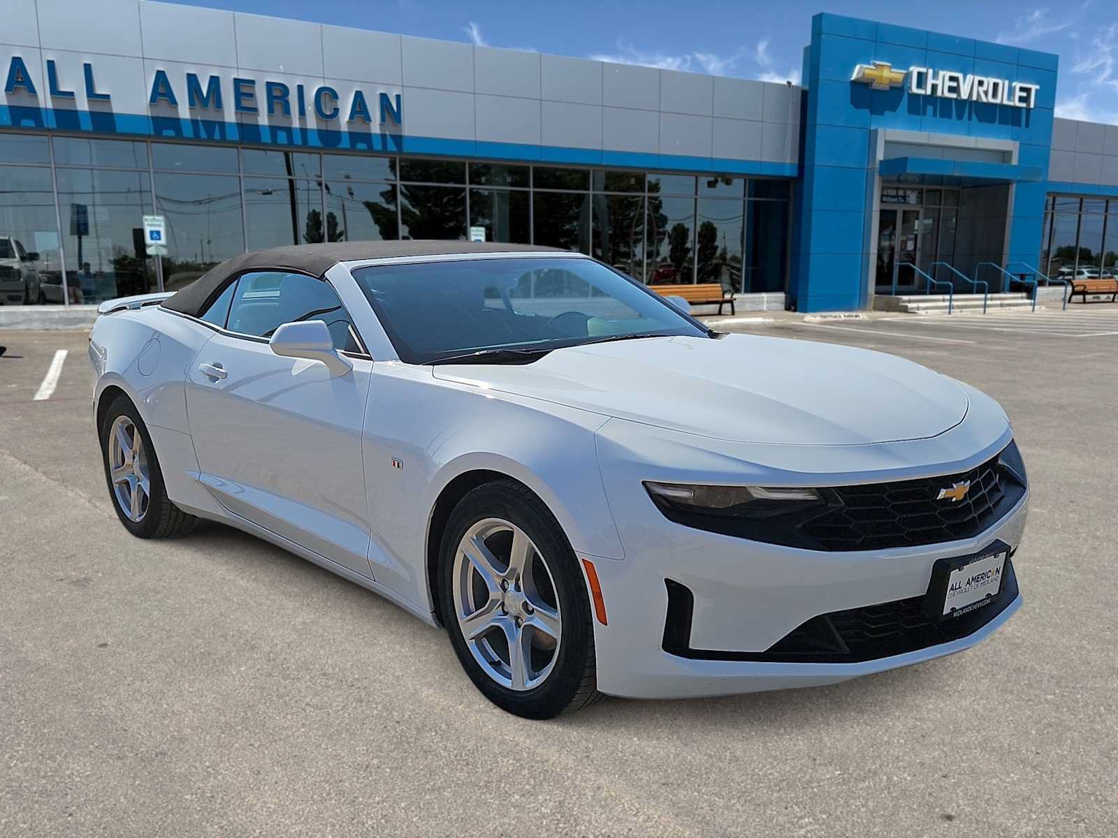 Used 2023 Chevrolet Camaro LT RWD image 2
