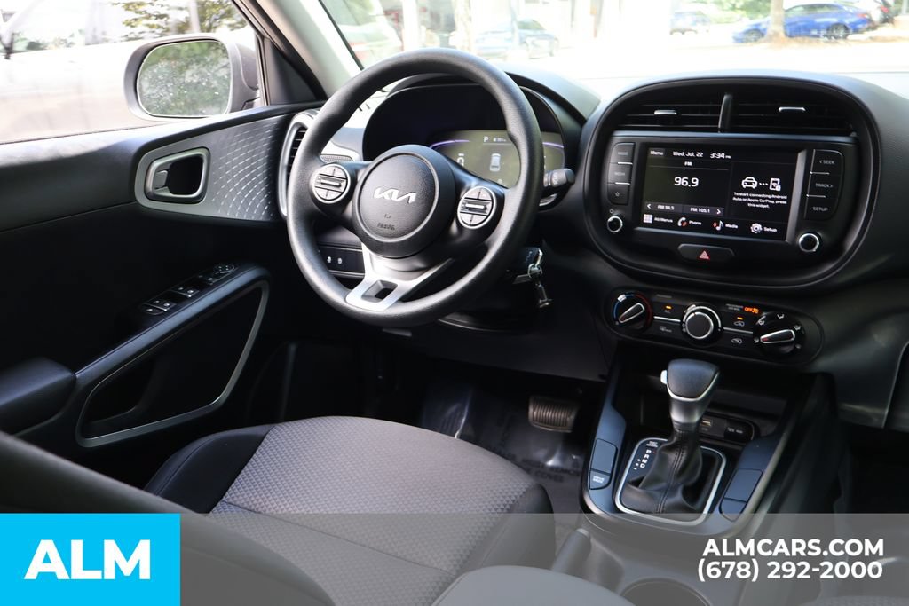 Used 2025 Kia Soul LX w/ LX Technology Package FWD image 23