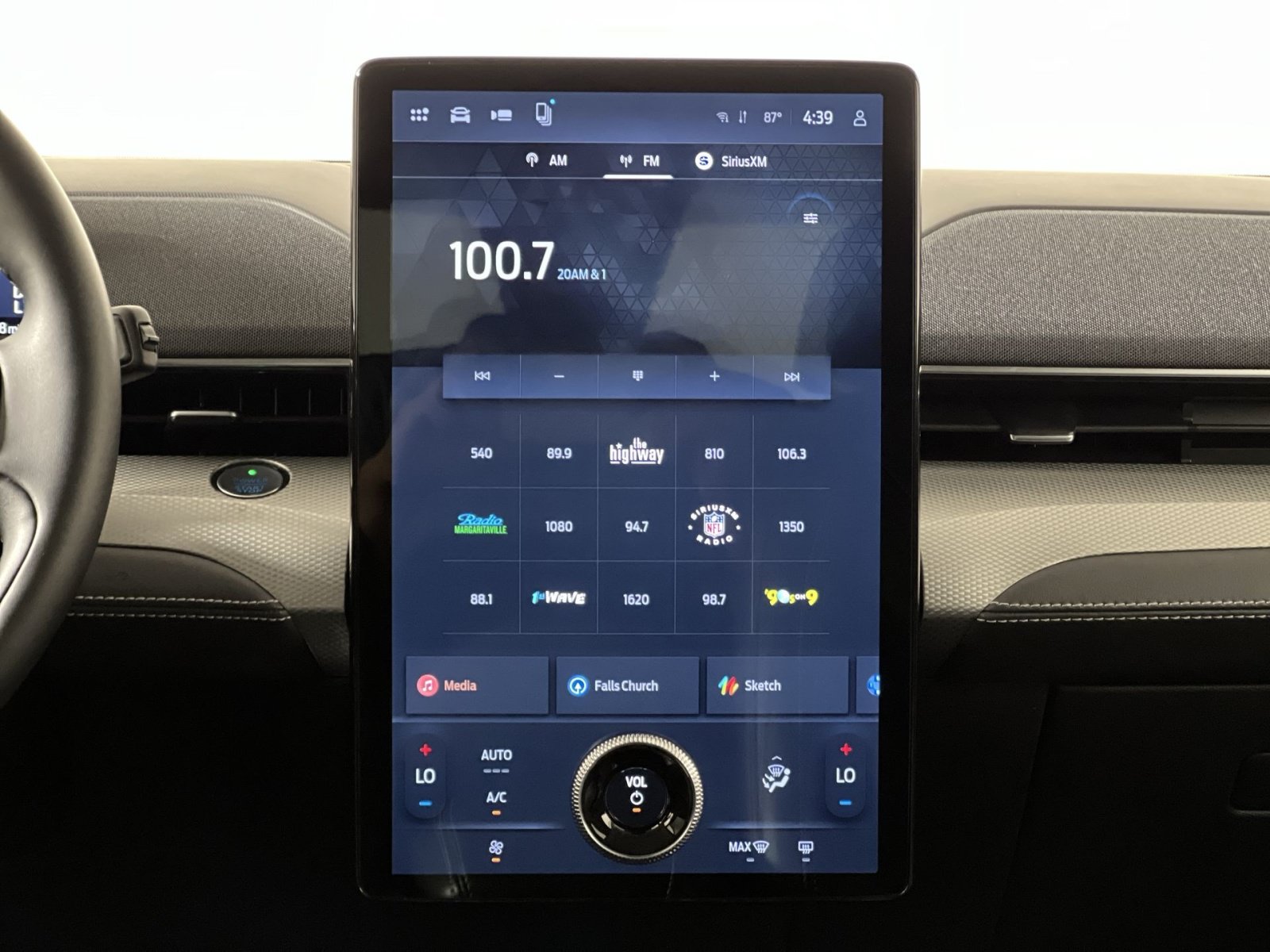 Certified 2022 Ford Mustang Mach-E Select AWD/4WD image 18