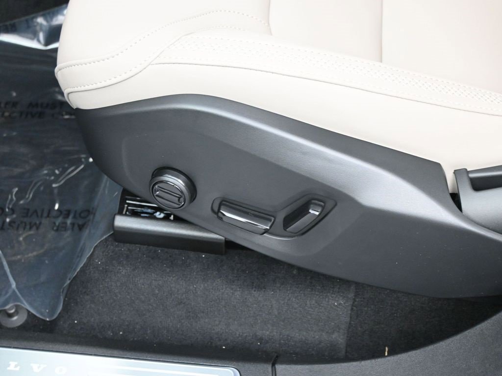 New 2026 Volvo XC90 B6 Plus w/ Protection Package Premier image 12