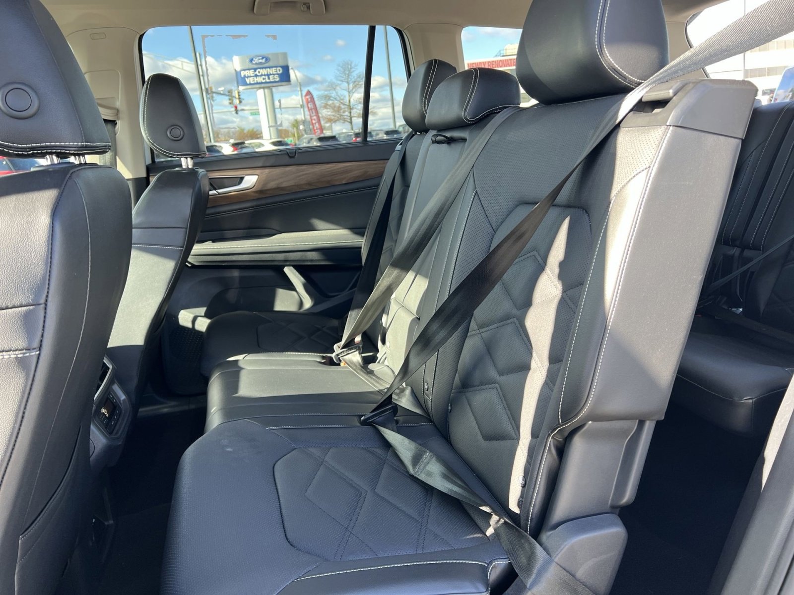 Used 2024 Volkswagen Atlas SE image 23