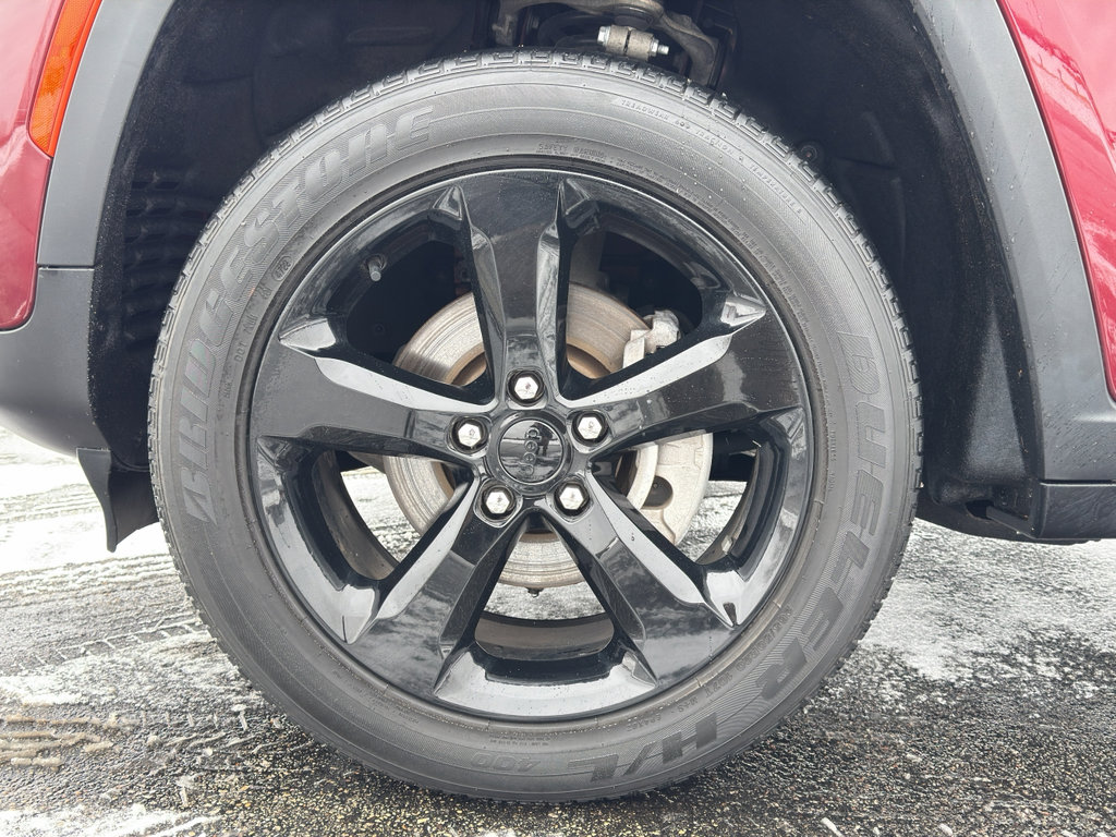 Used 2023 Jeep Grand Cherokee Altitude image 9