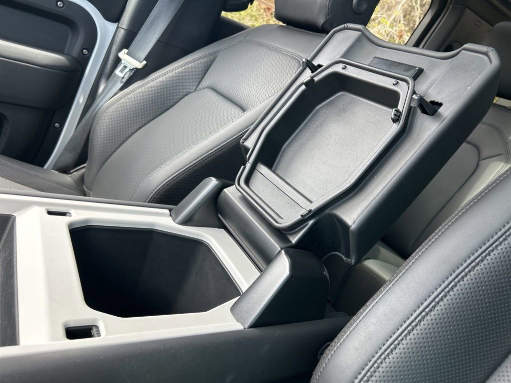 Used 2025 Land Rover Defender 110 S image 39