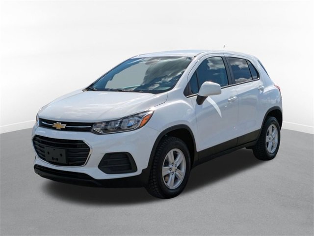 Used 2022 Chevrolet Trax LS w/ Tint and Cruise Package image 5