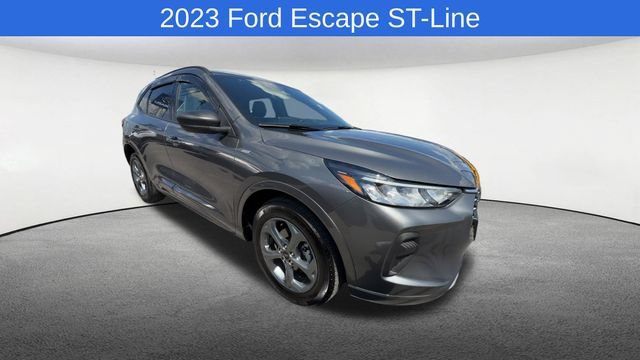 Used 2023 Ford Escape ST-Line w/ Tech Pack #1 AWD/4WD image 2