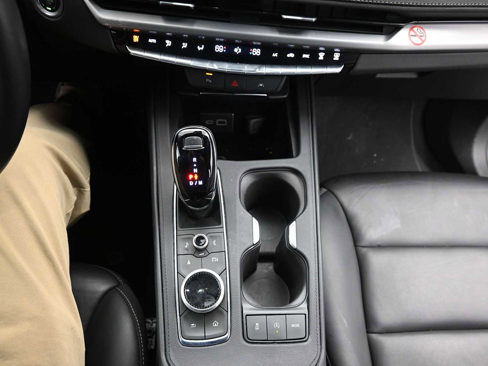 Used 2024 Cadillac XT4 Premium Luxury image 23