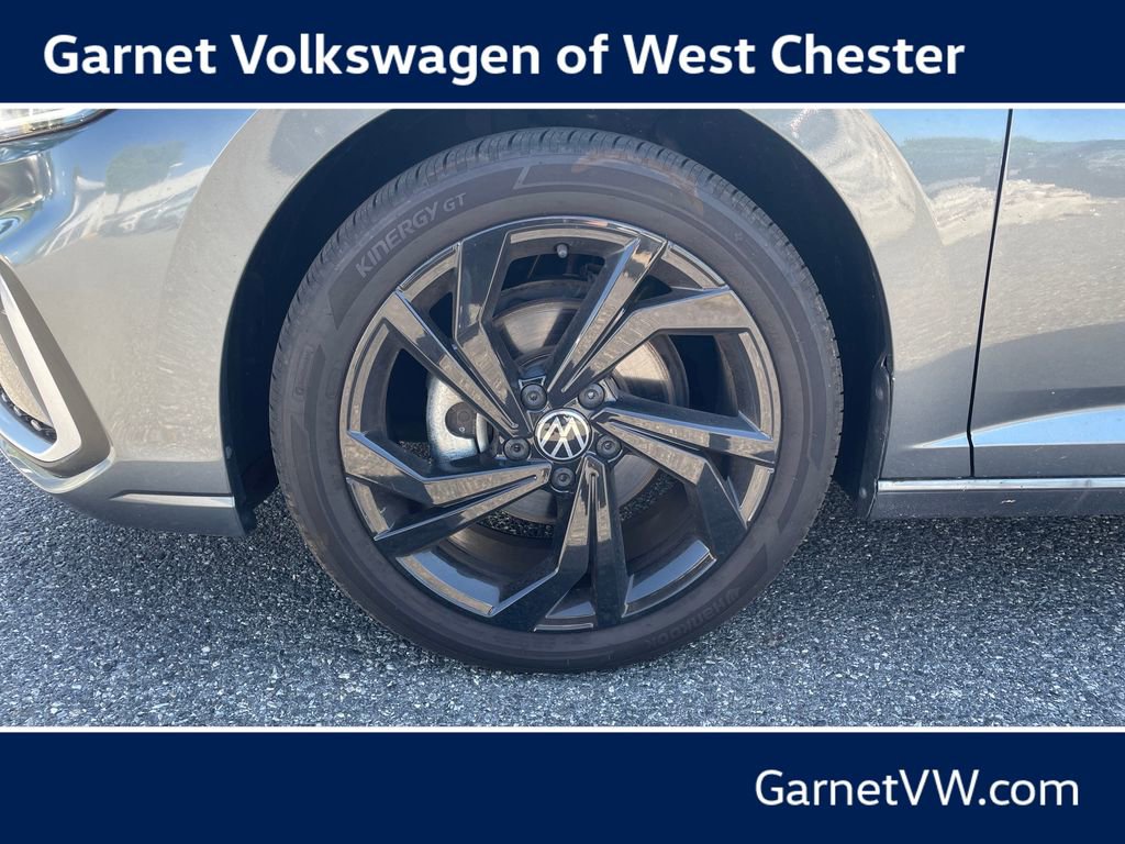 Certified 2025 Volkswagen Jetta SE w/ Black Wheel Package FWD image 16