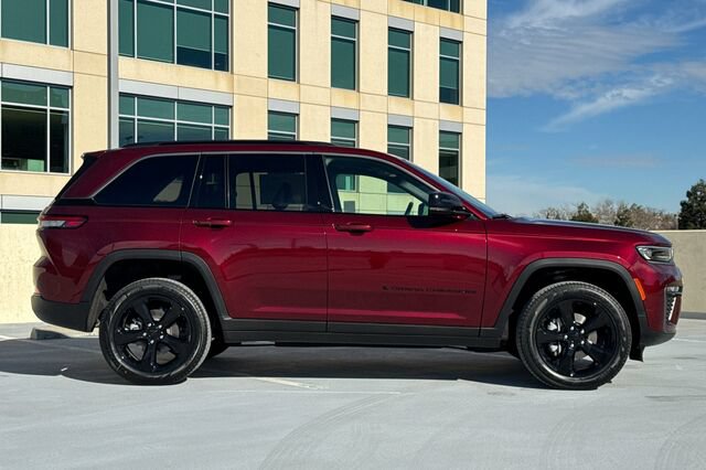 New 2026 Jeep Grand Cherokee Limited w/ Limited Altitude Package AWD/4WD image 3