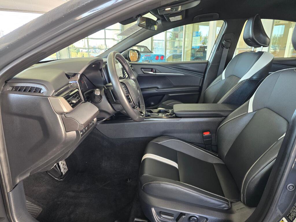 Used 2025 Toyota Camry SE image 21
