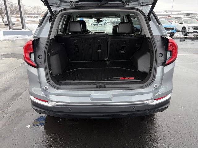 Used 2024 GMC Terrain SLT w/ Infotainment Package II image 5