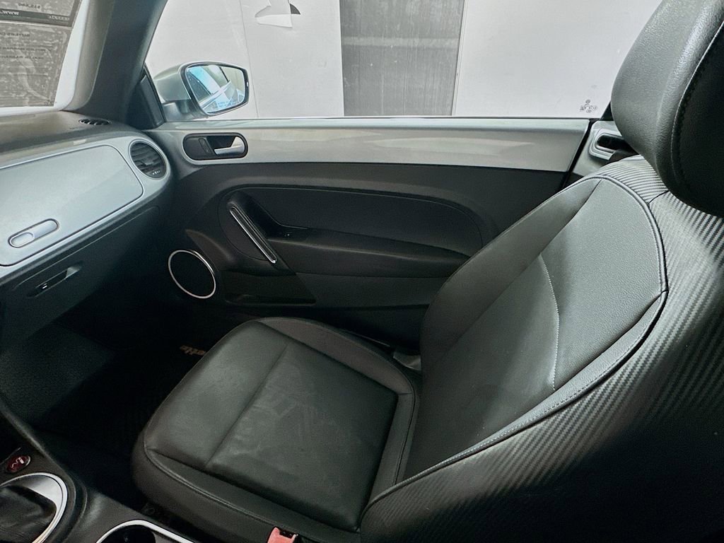 Used 2013 Volkswagen Beetle 2.5 image 21