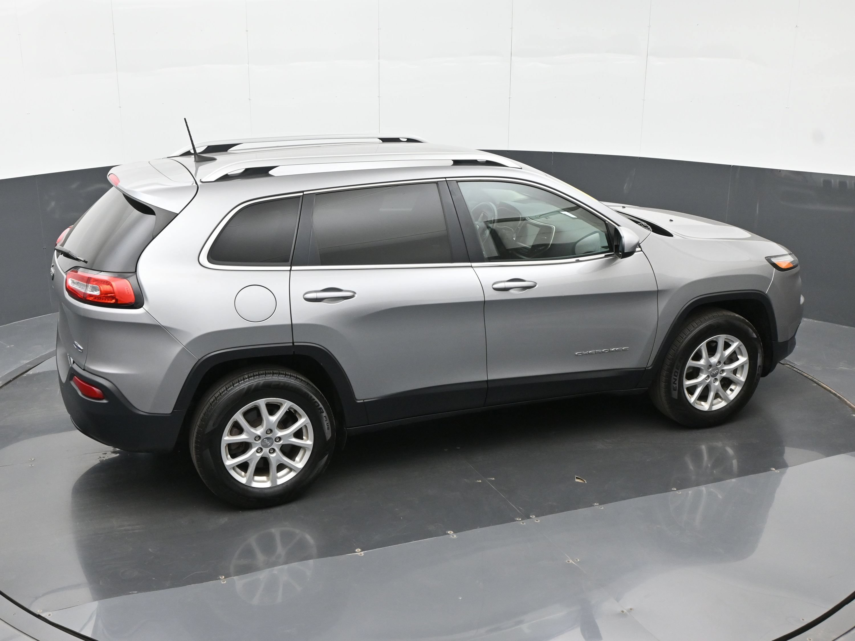 Used 2016 Jeep Cherokee Latitude AWD/4WD image 31