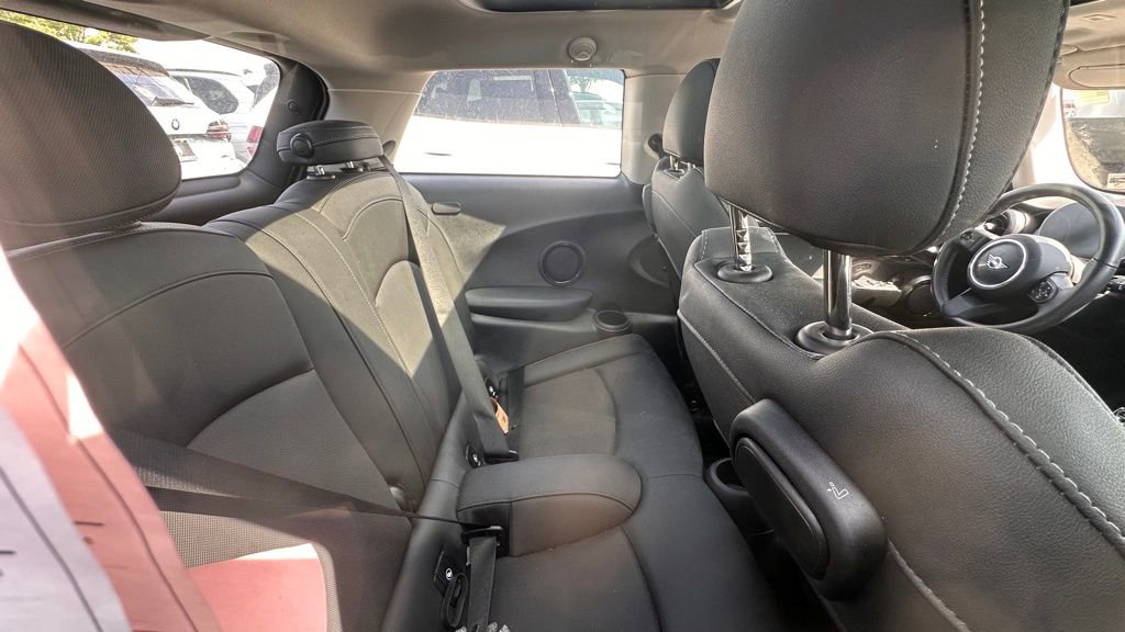 Used 2024 MINI Cooper 2-Door Hardtop FWD image 6