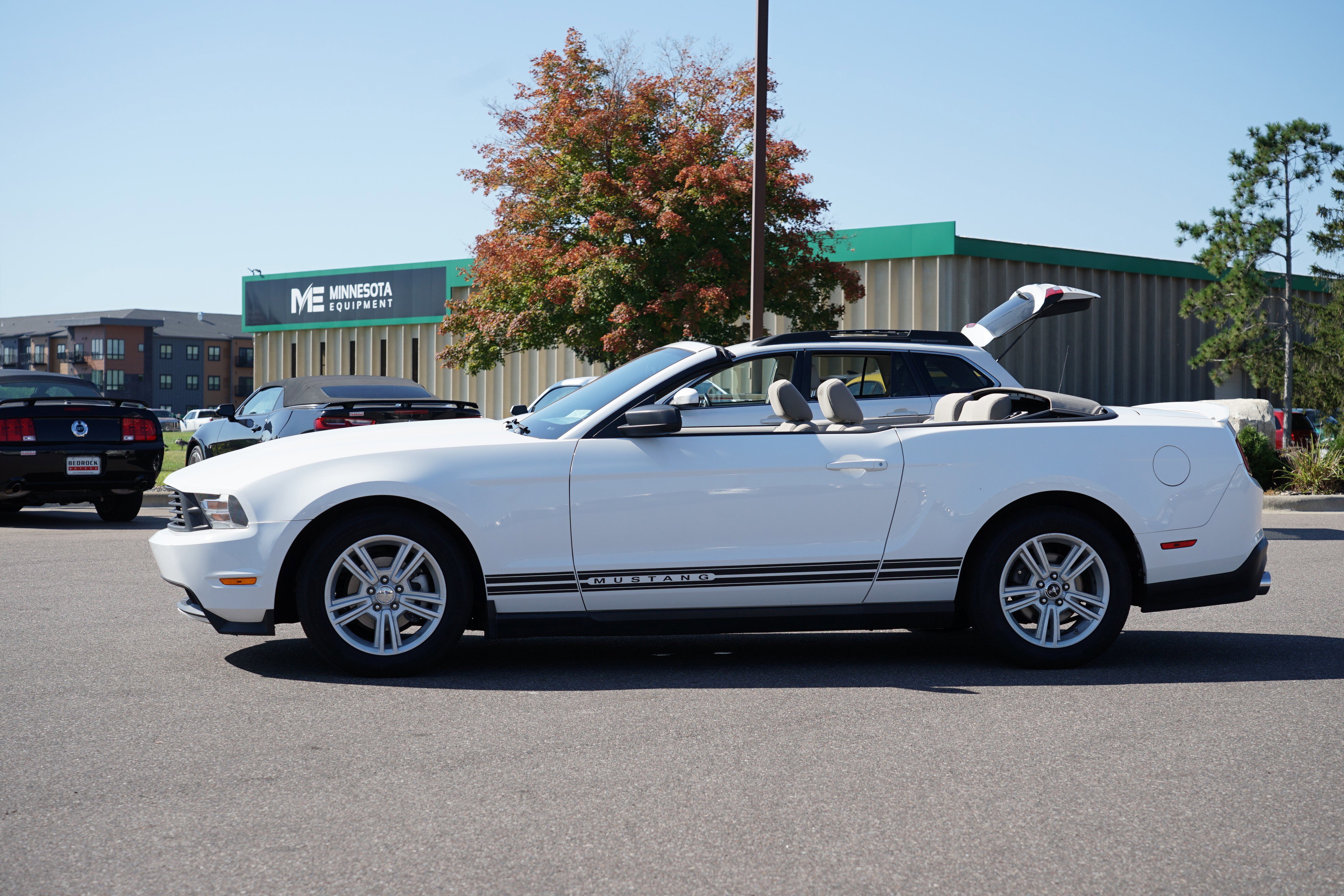 Used 2010 Ford Mustang Convertible image 5