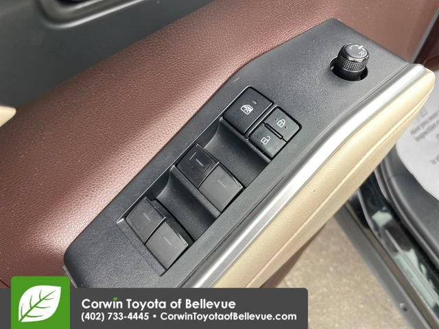 Used 2020 Toyota Highlander XLE AWD/4WD image 37