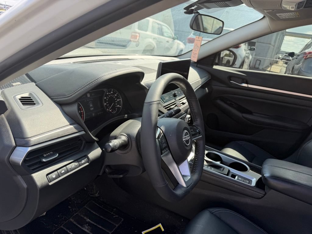 Used 2025 Nissan Altima 2.5 SL FWD image 14