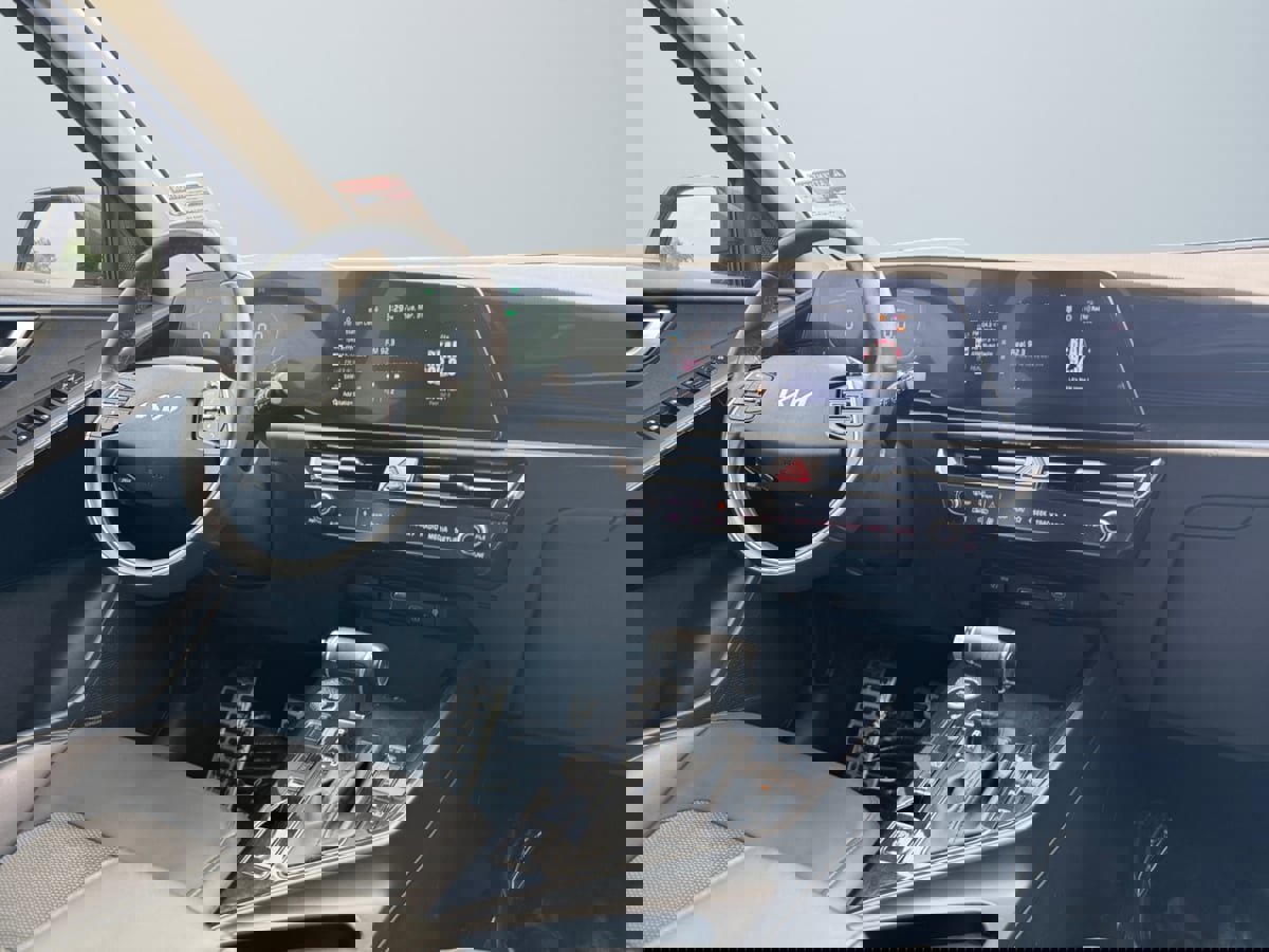 Used 2025 Kia Niro EX Touring image 14