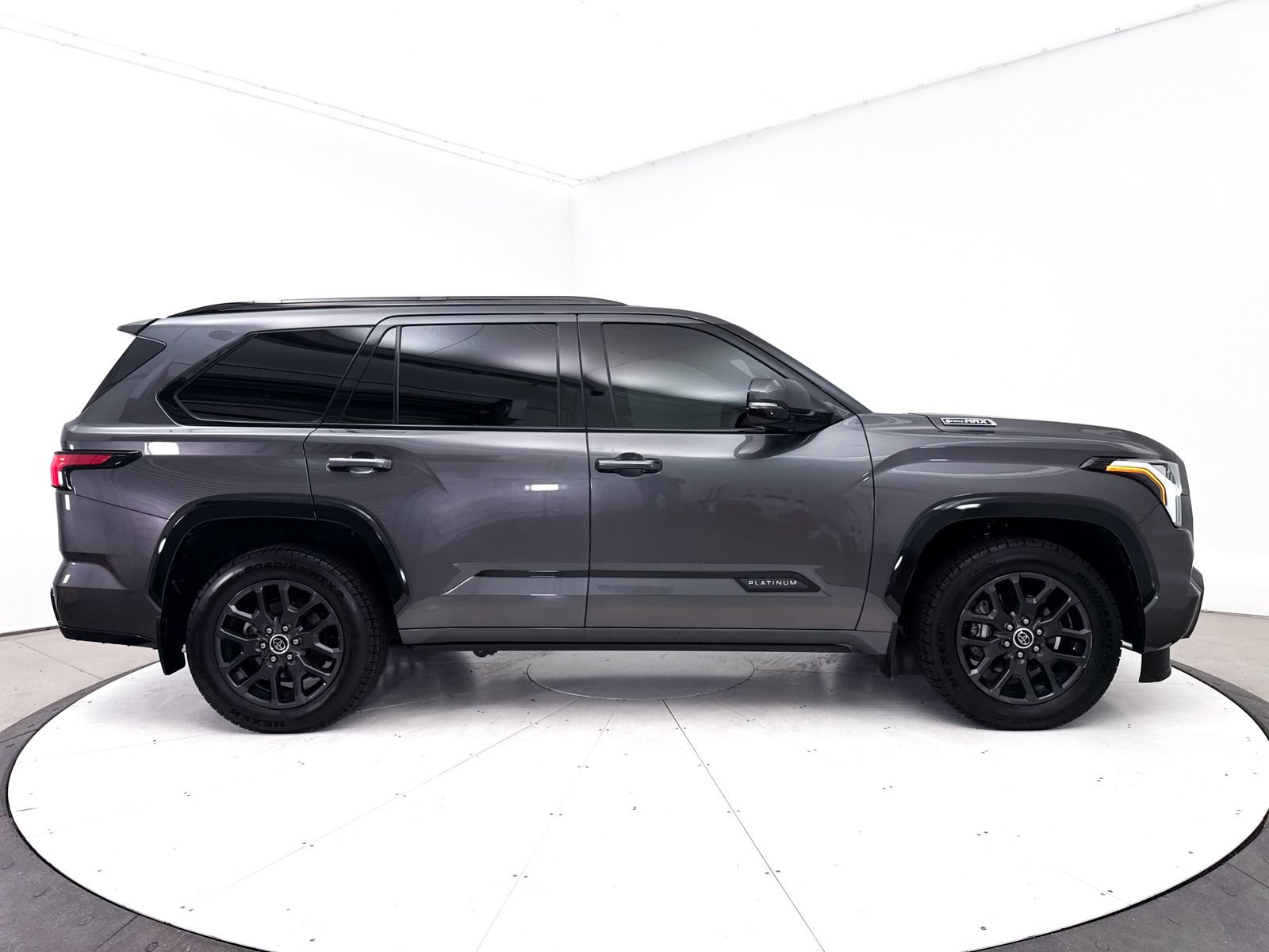 Used 2023 Toyota Sequoia Platinum AWD/4WD image 43