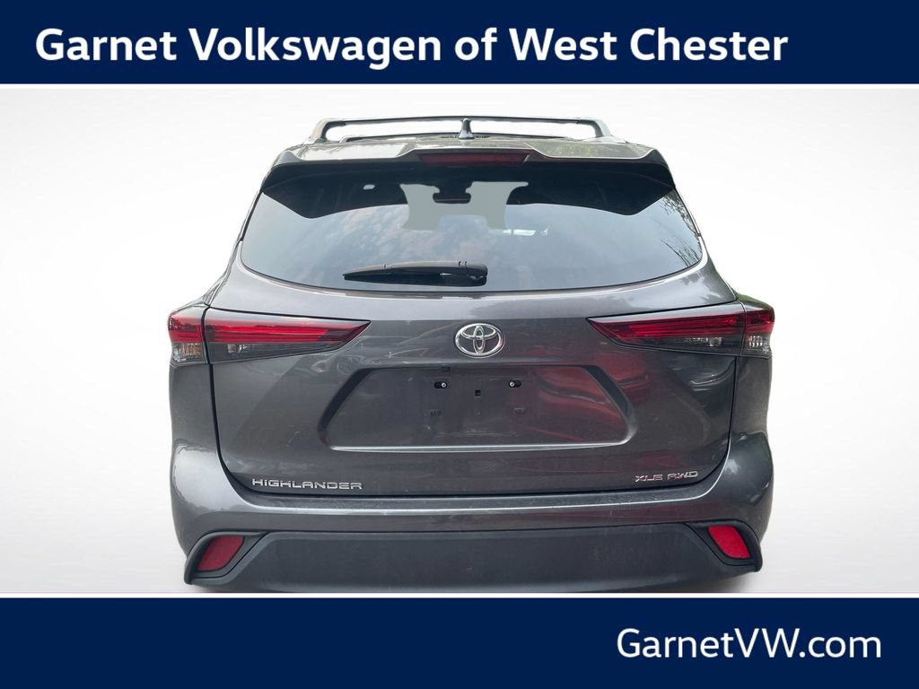 Used 2024 Toyota Highlander XLE AWD/4WD image 4