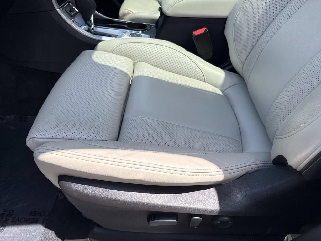 Used 2022 Subaru Ascent Limited w/ Technology Package image 26