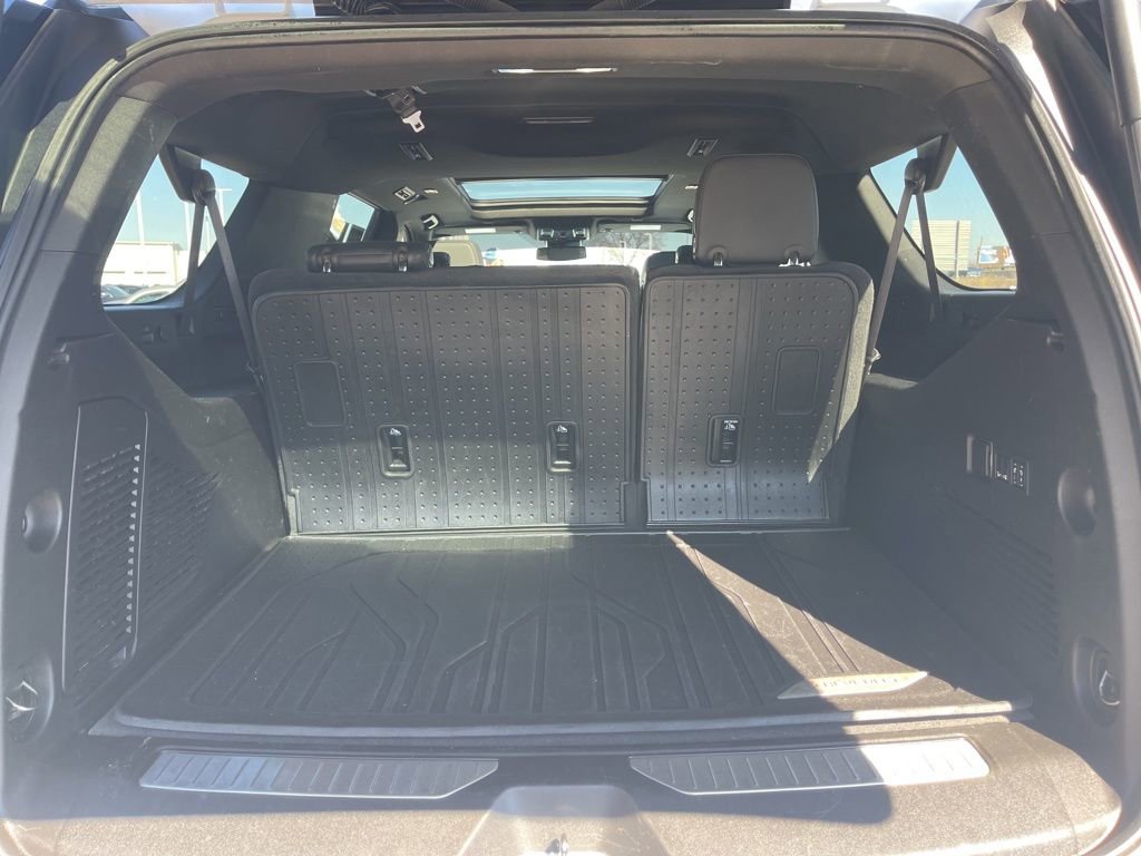 Certified 2024 Chevrolet Suburban RST w/ Luxury Package image 13