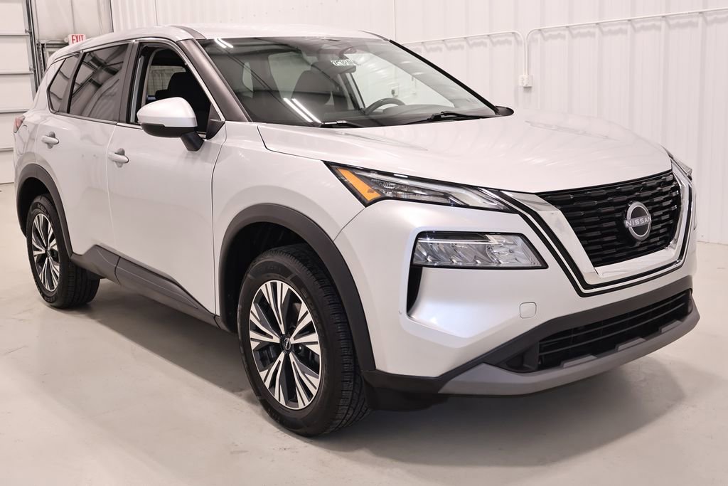 Used 2022 Nissan Rogue SV image 4