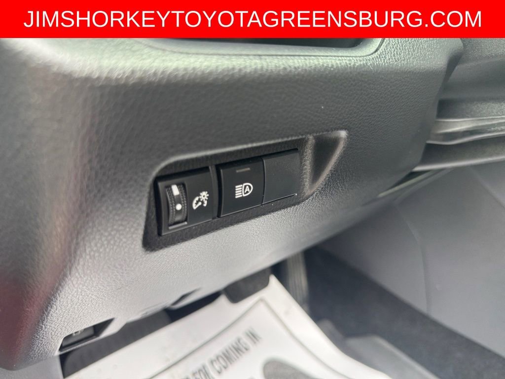 Used 2022 Toyota RAV4 LE AWD/4WD image 26
