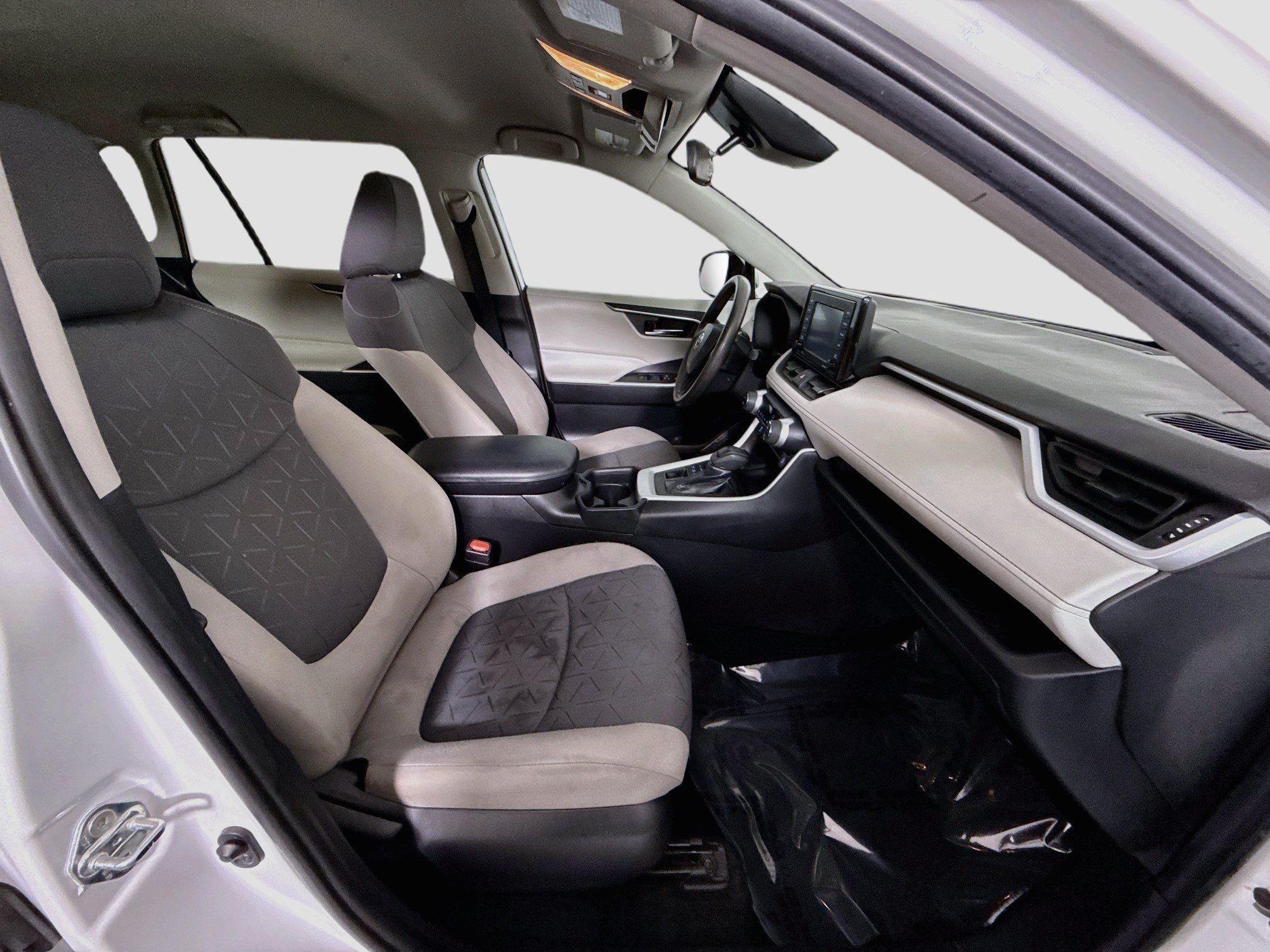 Used 2020 Toyota RAV4 XLE w/ Carpet Mat Package AWD/4WD image 29