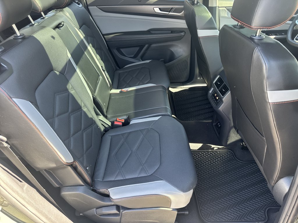 Used 2024 Volkswagen Atlas Peak Edition SE AWD/4WD image 15