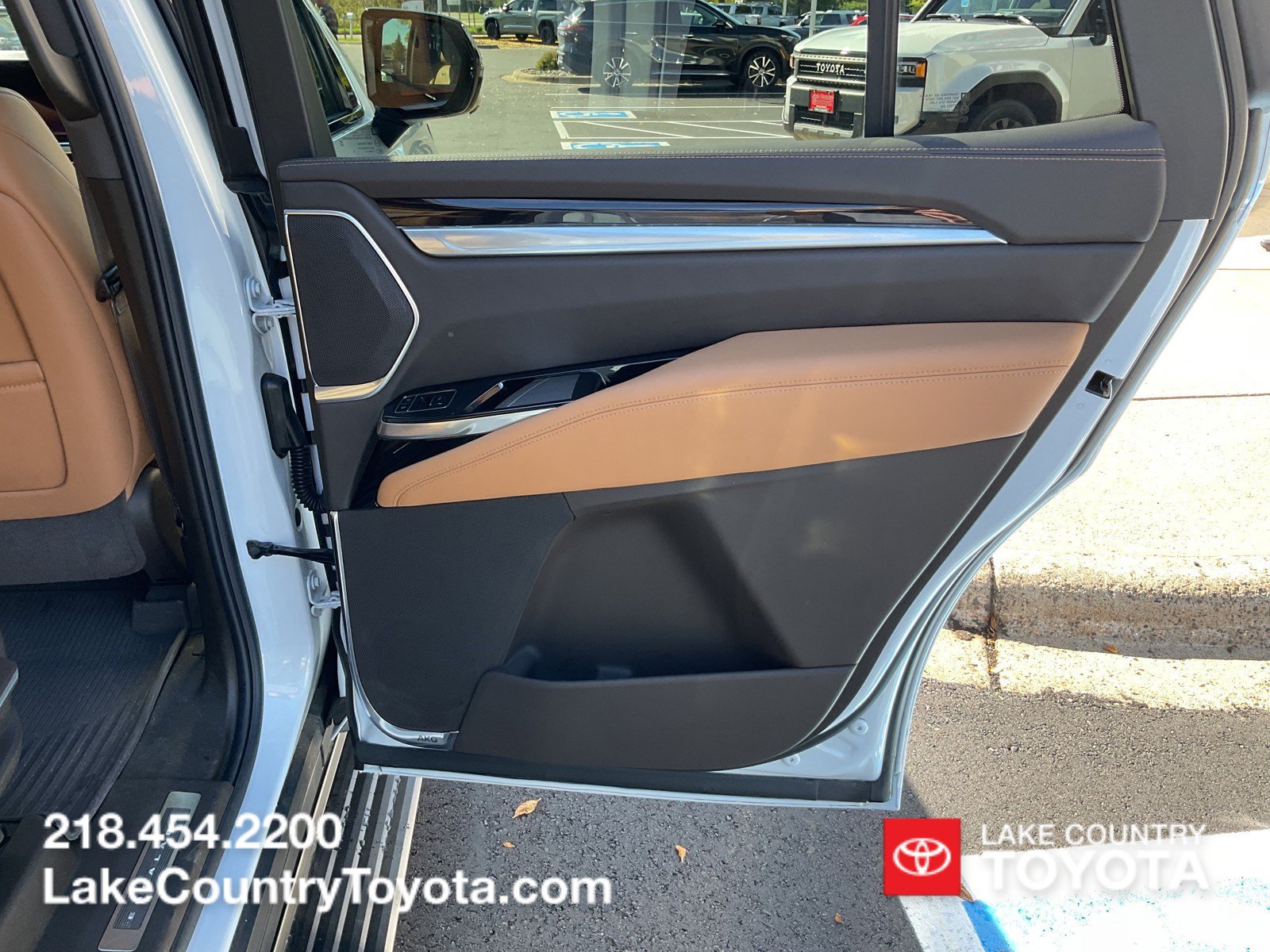 Used 2026 Cadillac Escalade Luxury w/ LPO, Floor Liner Package AWD/4WD image 13