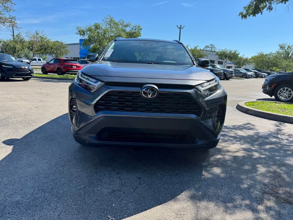 Used 2025 Toyota RAV4 XLE AWD/4WD image 2
