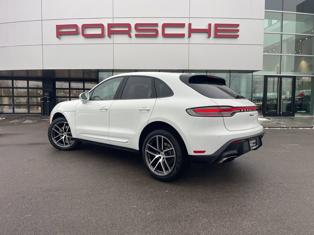 Certified 2025 Porsche Macan image 3