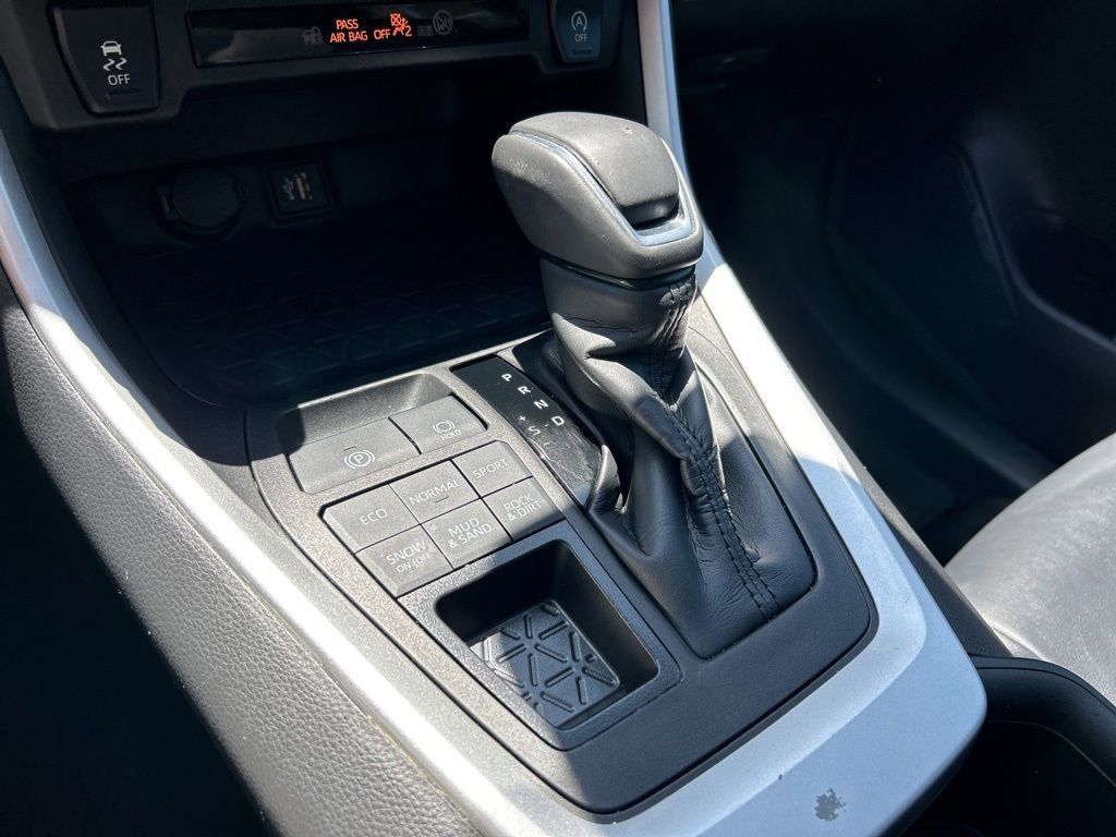 Used 2023 Toyota RAV4 XLE Premium image 31