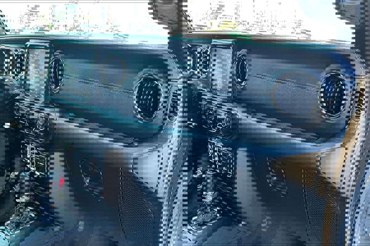 Used 2023 Jeep Gladiator Overland image 23