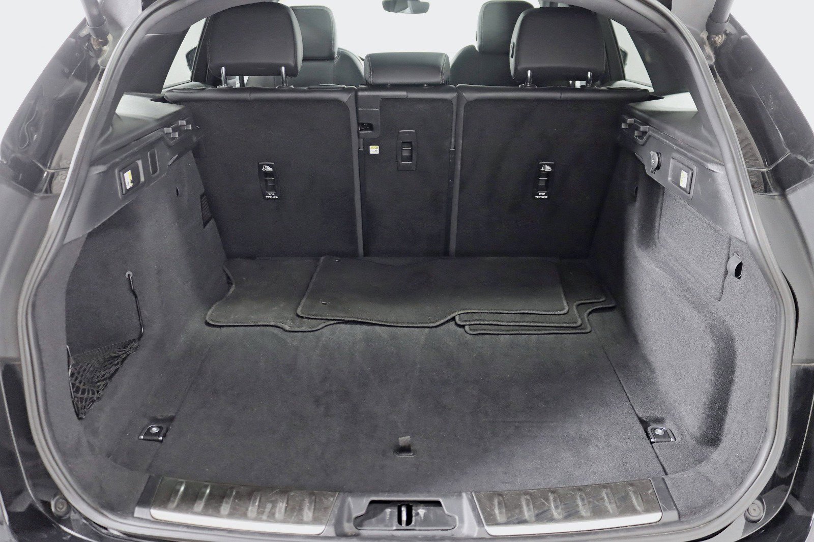 Used 2024 Jaguar F-PACE R-Dynamic S image 35