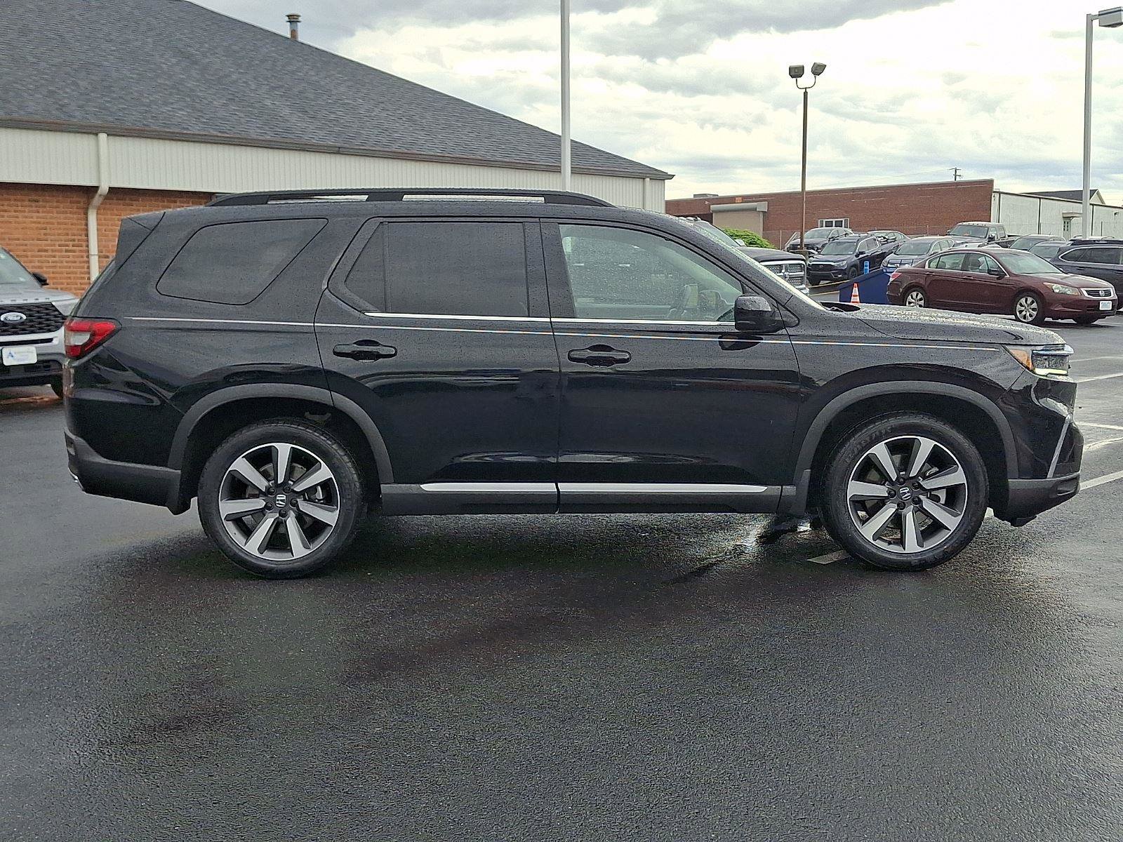 Used 2024 Honda Pilot Touring image 7