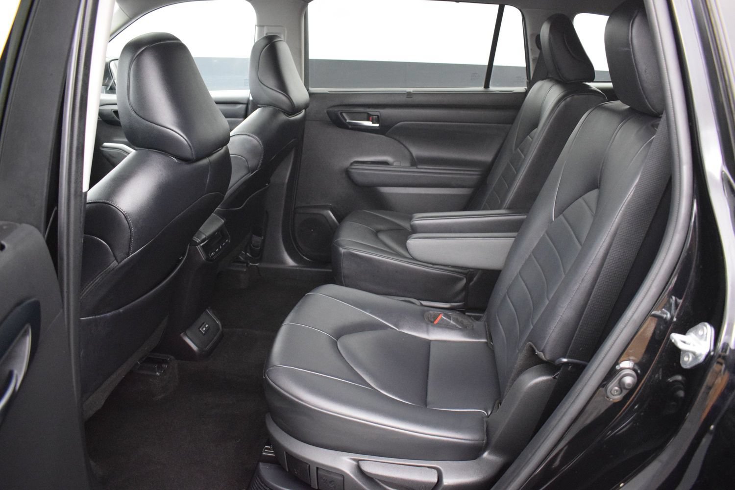 Used 2024 Toyota Highlander XLE AWD/4WD image 15