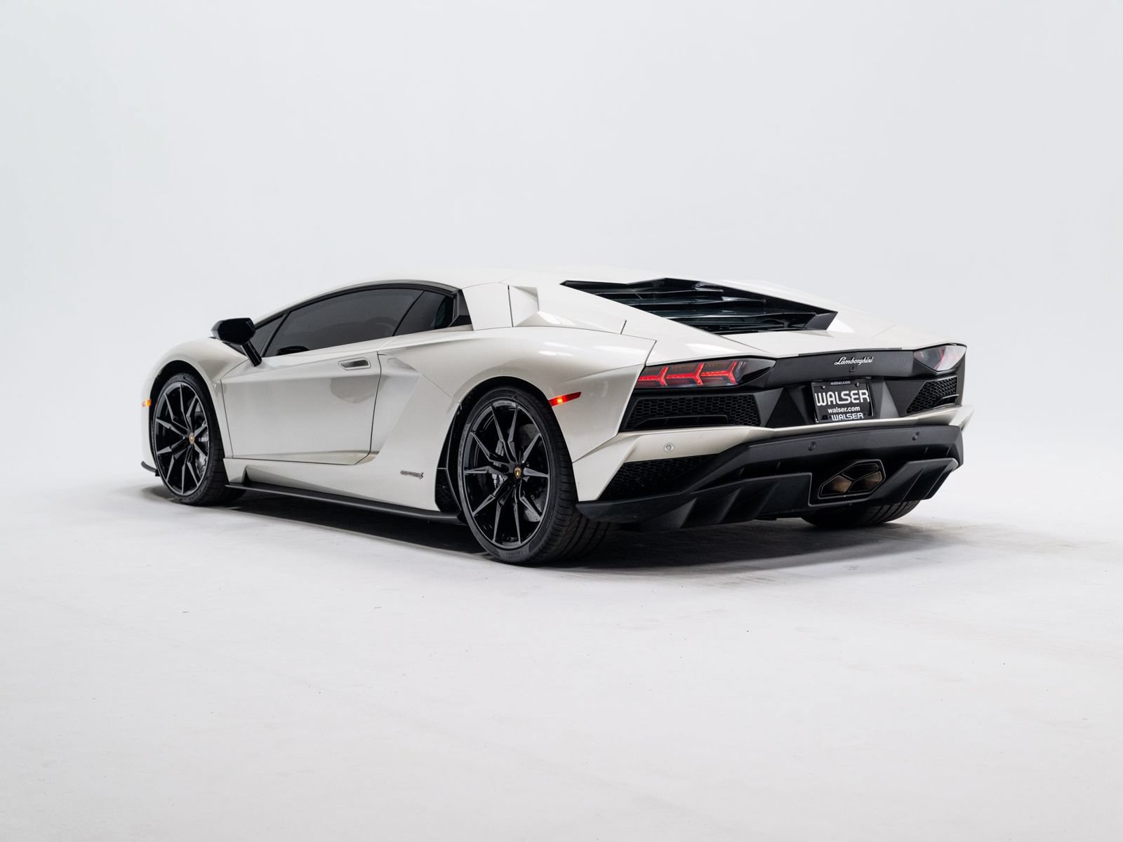 Used 2018 Lamborghini Aventador S AWD/4WD image 3