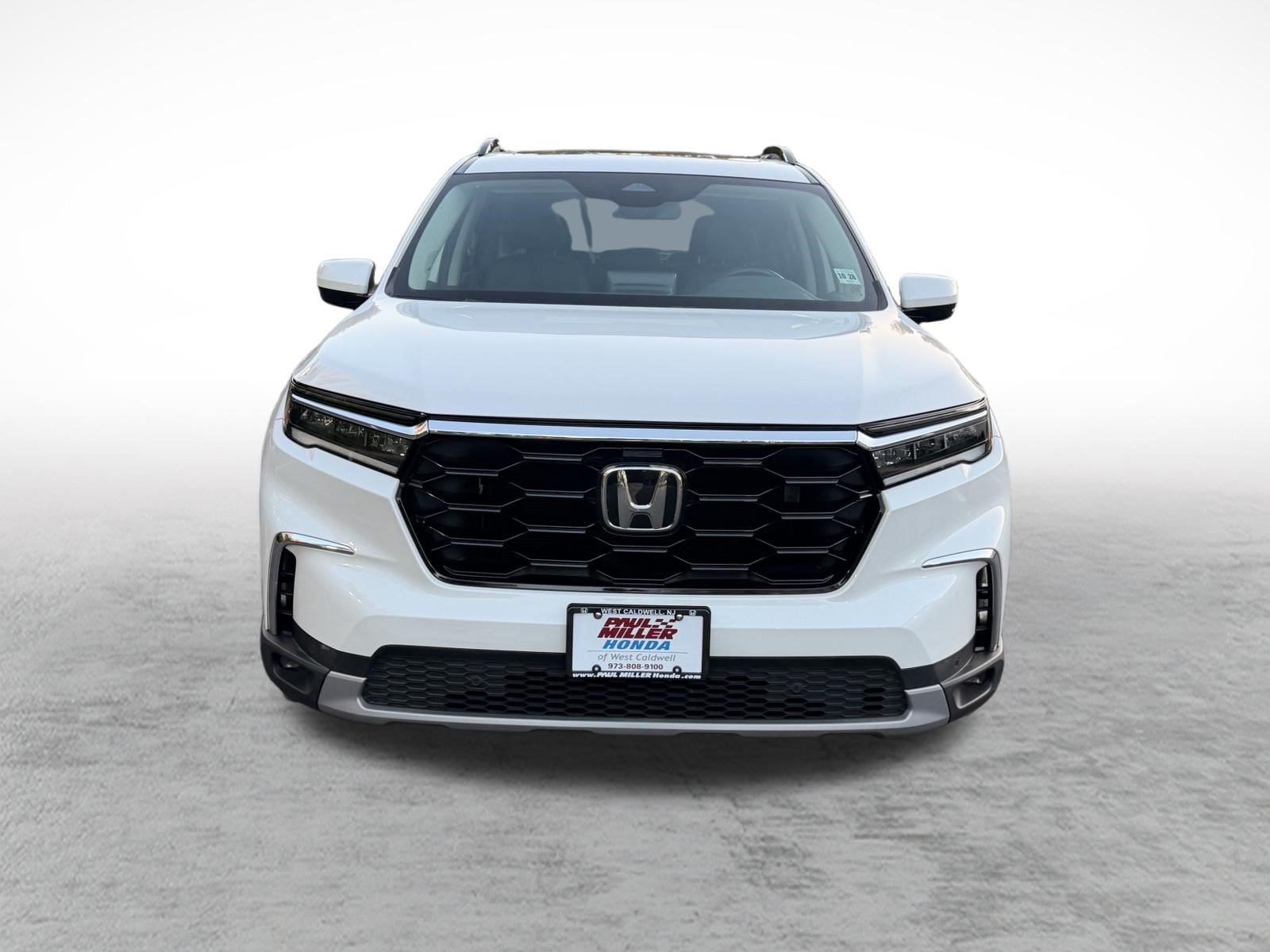 Certified 2023 Honda Pilot Touring image 2