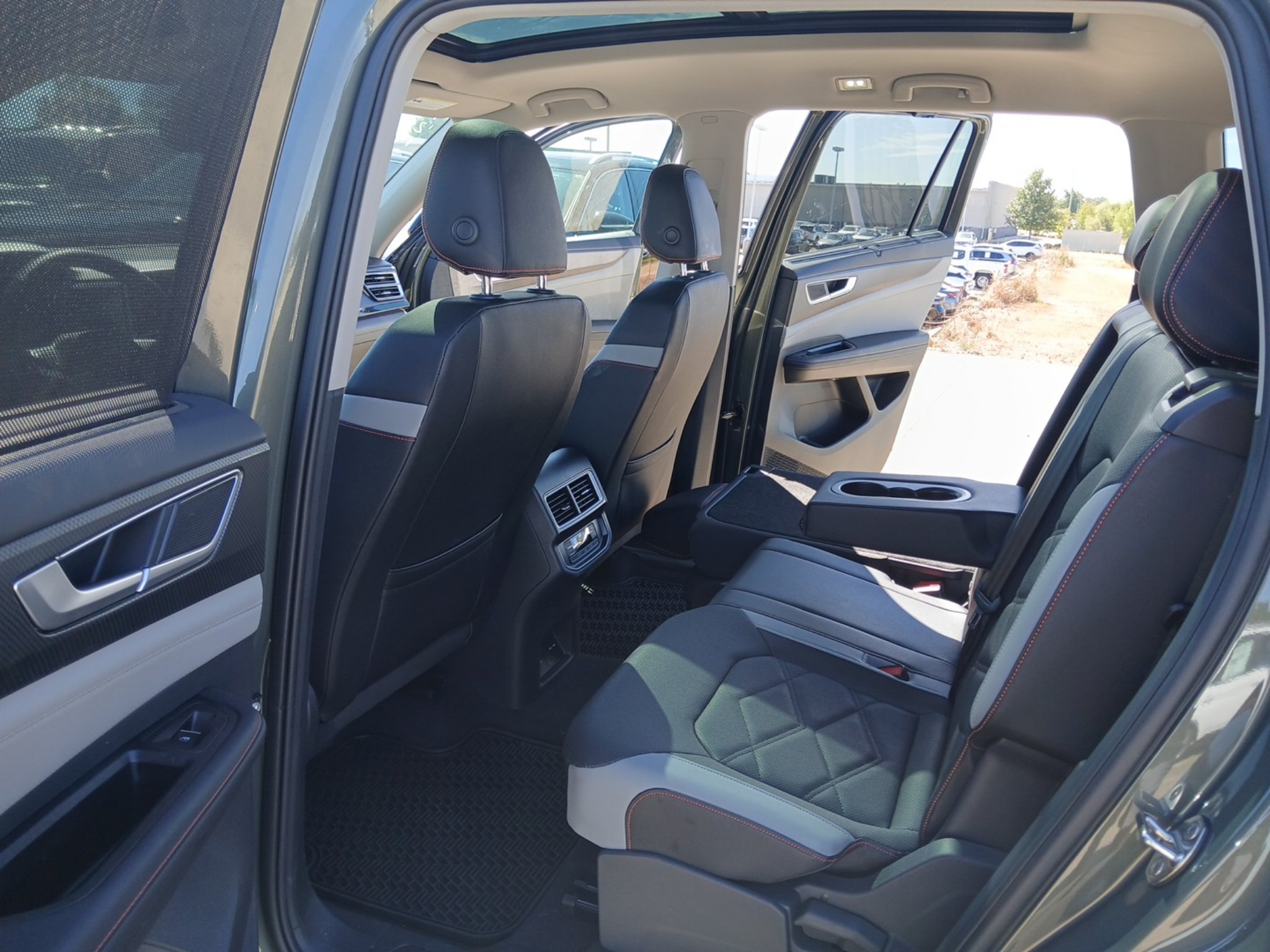 Used 2025 Volkswagen Atlas Peak Edition SE AWD/4WD image 20