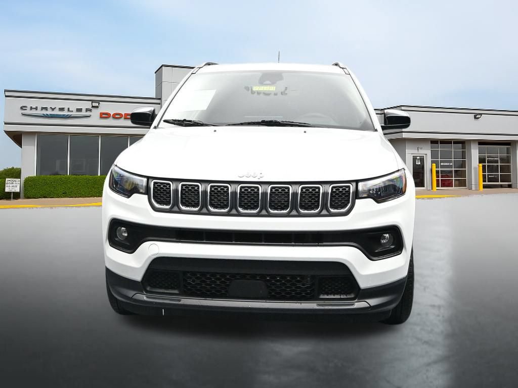 Used 2024 Jeep Compass Latitude AWD/4WD image 8