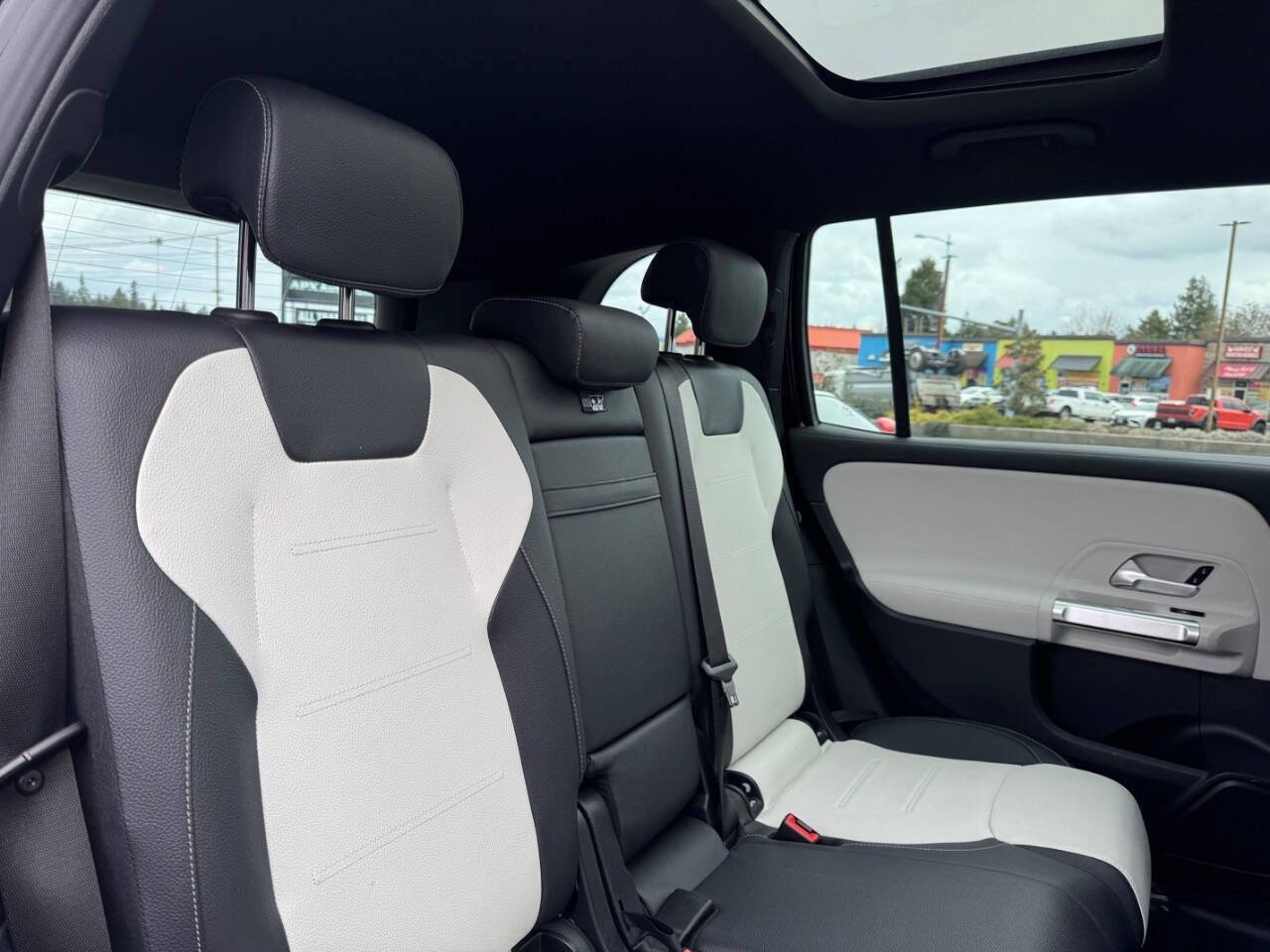 Used 2021 Mercedes-Benz GLB 35 AMG 4MATIC image 21