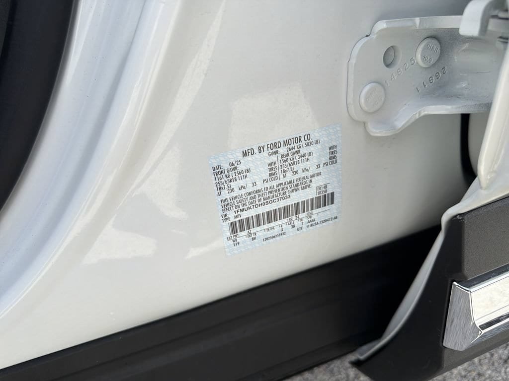 Used 2025 Ford Explorer Active RWD image 38