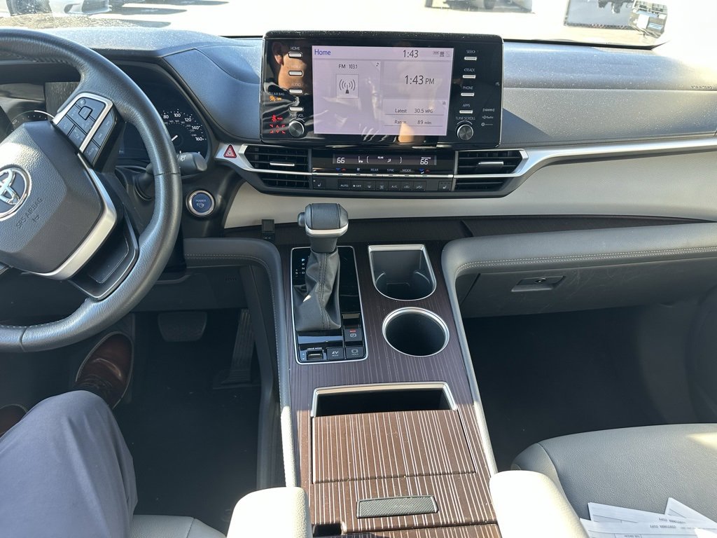 Certified 2024 Toyota Sienna XLE image 10