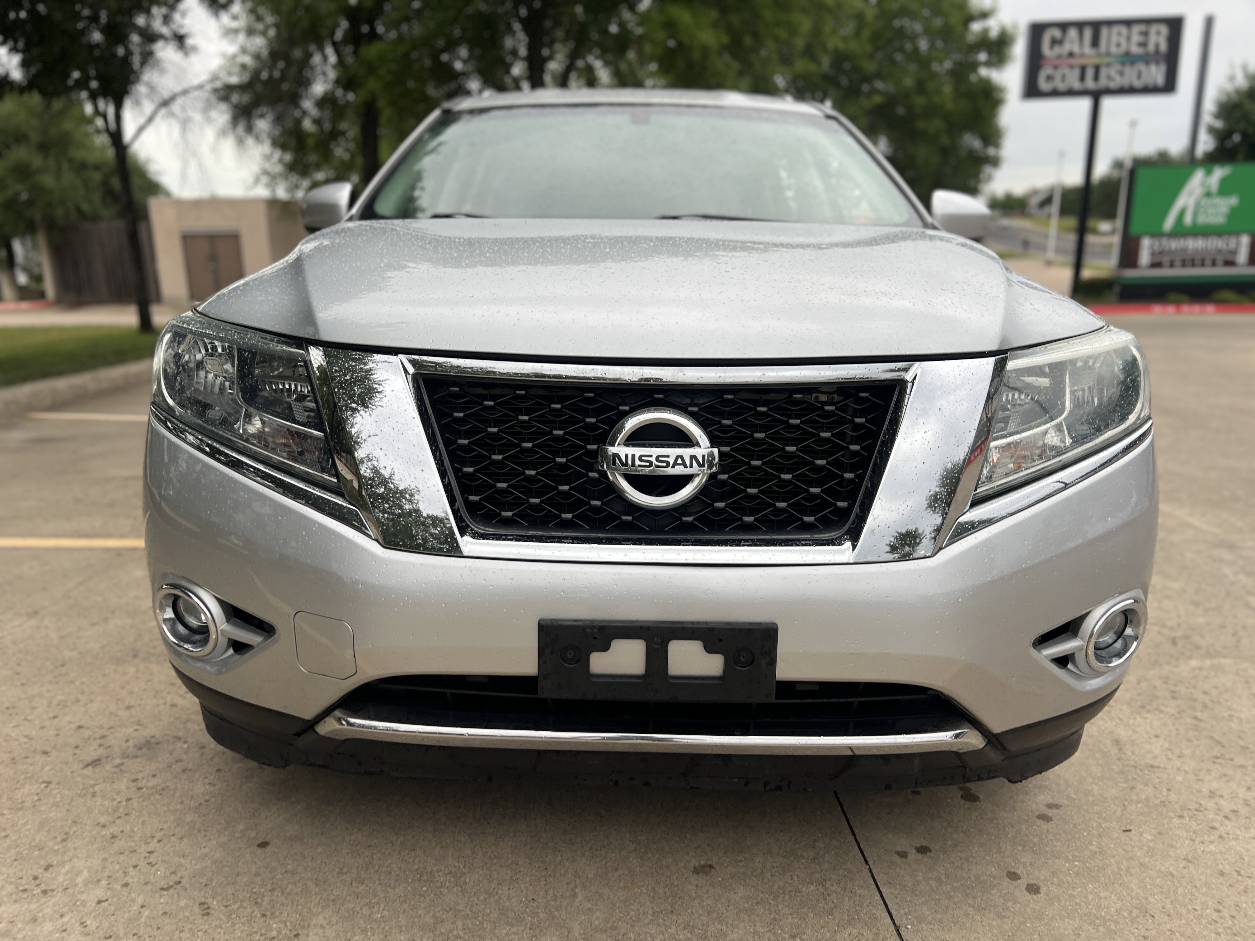 Used 2015 Nissan Pathfinder SV image 2