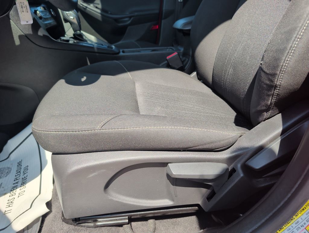 Used 2016 Ford Focus SE FWD image 9