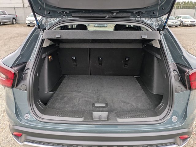 Used 2025 Chevrolet Trax LT w/ LT Convenience Package image 6