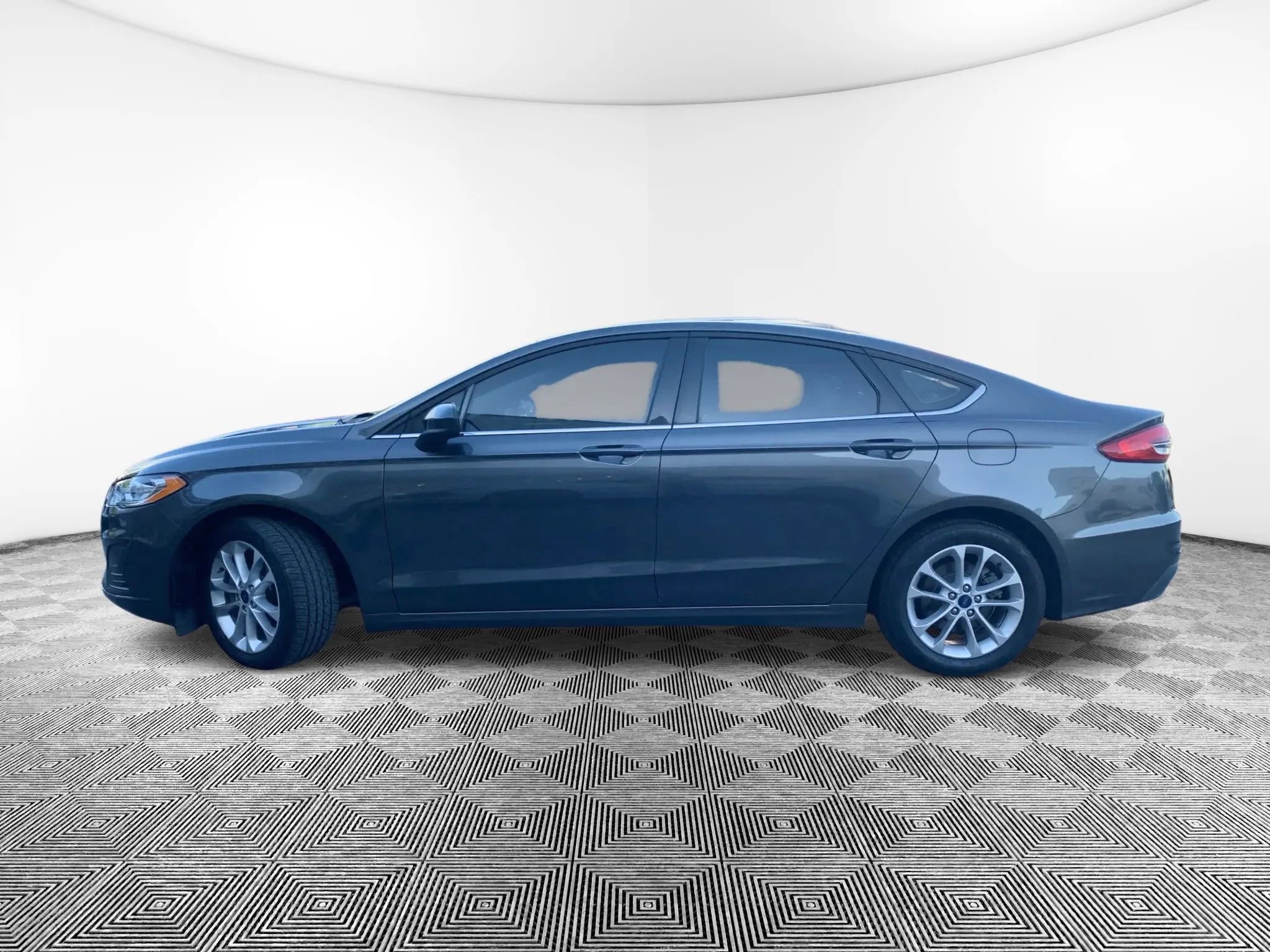 Used 2020 Ford Fusion SE image 9