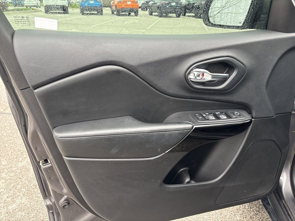 Used 2019 Jeep Cherokee Latitude Plus image 8