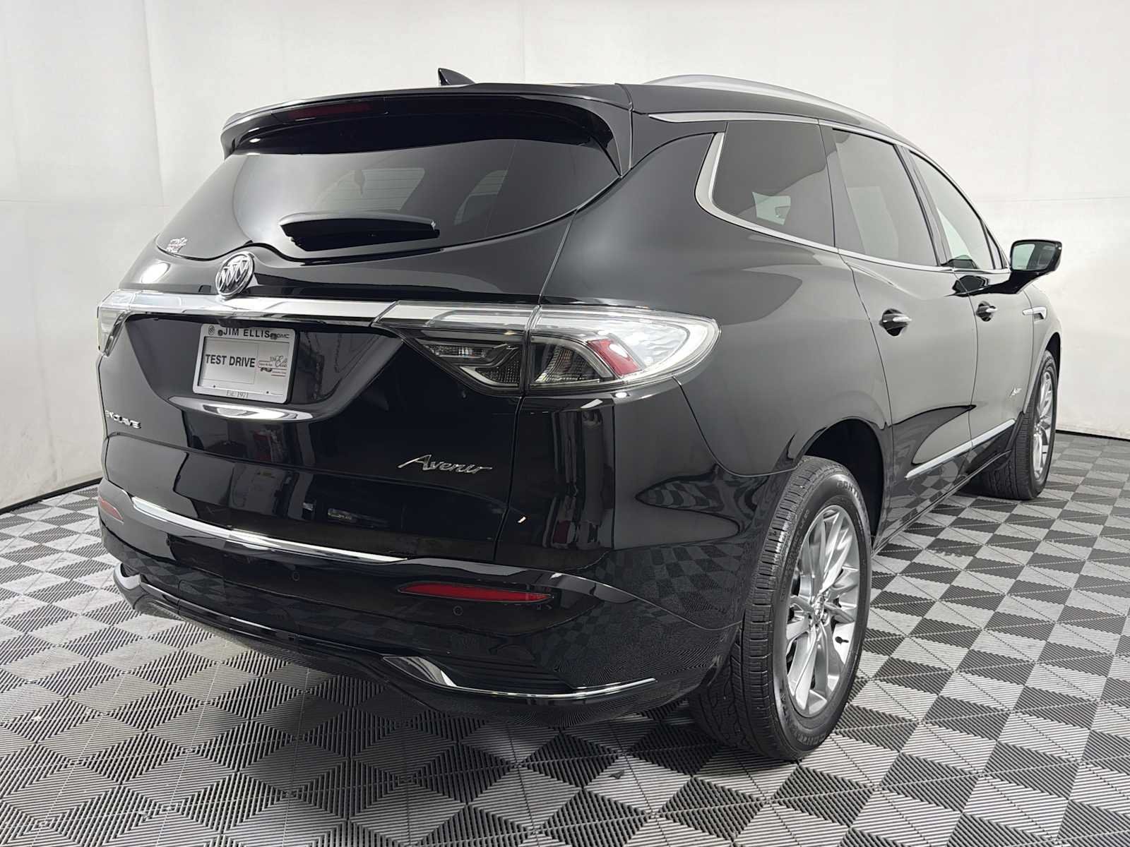 Certified 2023 Buick Enclave Avenir FWD image 6